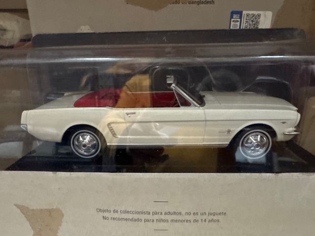 Ford Mustang Descapotable 1/24