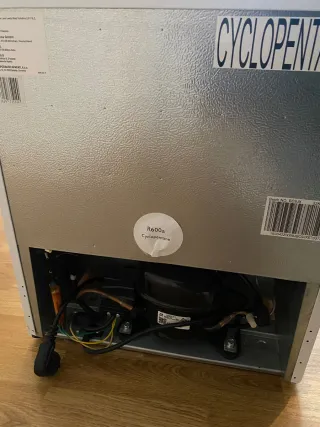 Nevera Hisense RR55D4AW1 Blanca Pequeña