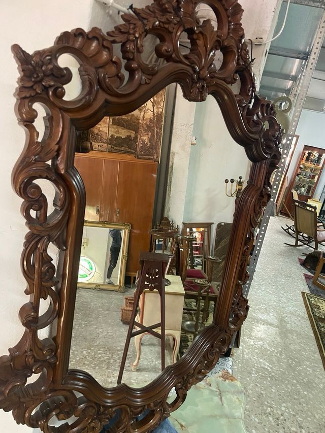 Mesa consola con espejo tallado