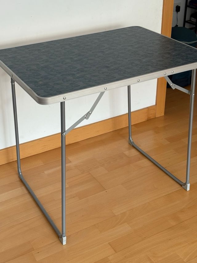 Mesa, Sillas y Nevera Portátil