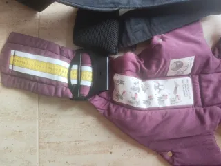 Tres mochilas porta bebé marca Chicco y babybjorn