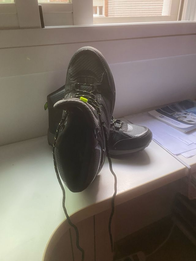 Botas de montaña BORIKEN negras y grises