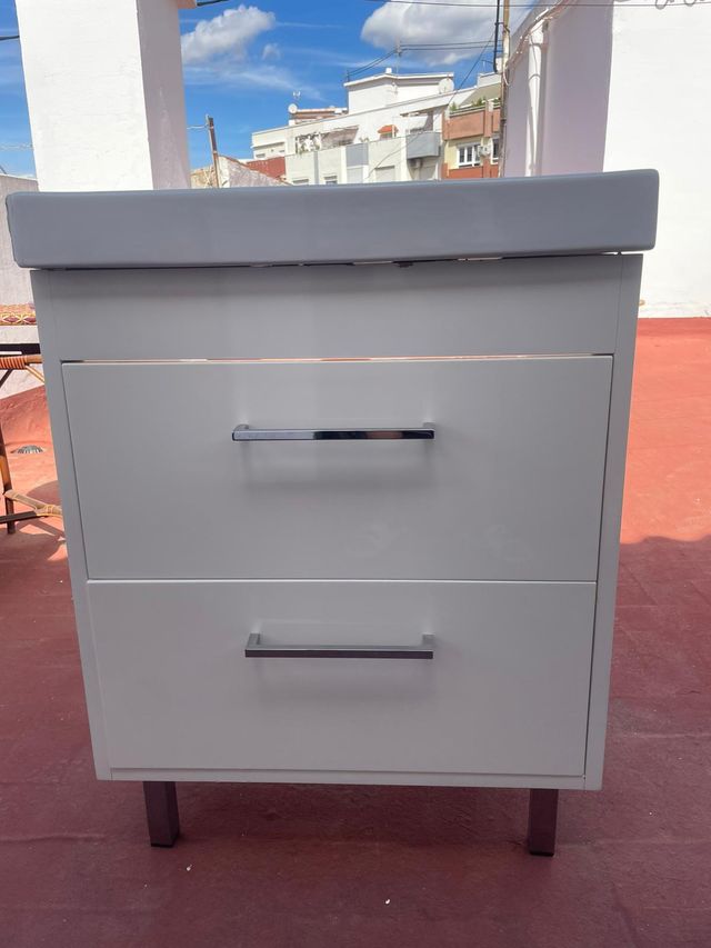 Mueble de baño con lavabo y grifo aparte