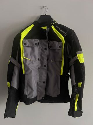 Giacca da moto nera e gialla