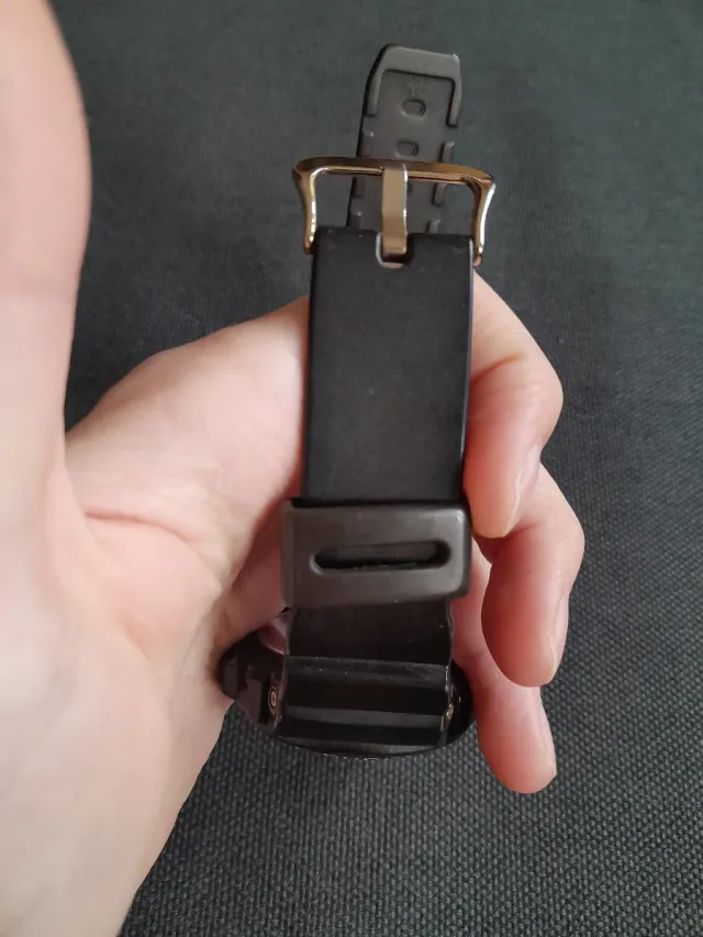 Orologio Casio G-Shock oro e nero