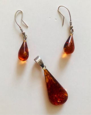 Conjunto Ámbar y Plata: Pendientes y Colgante