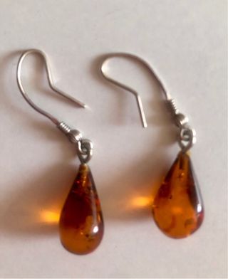 Conjunto Ámbar y Plata: Pendientes y Colgante