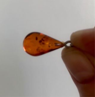 Conjunto Ámbar y Plata: Pendientes y Colgante