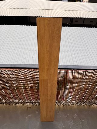 Suelo laminado madera color madera