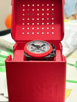 Reloj Diesel Negro y Rojo