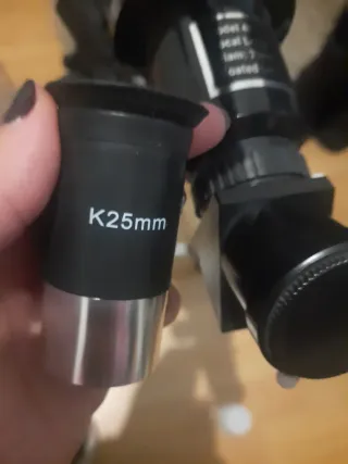 Telescopio astronómico con trípode