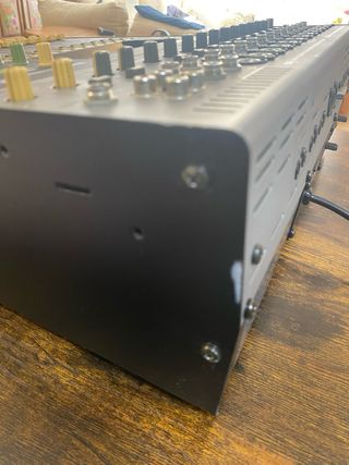 Mesa de mezclas Yamaha 01V