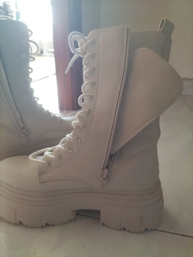 Botas beige media caña