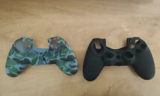 2 Fundas Silicona para Mando PS4 Negra y camuflaje
