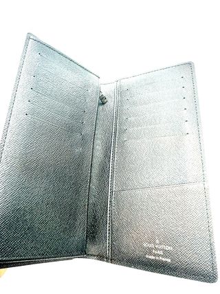 Cartera Louis Vuitton Brazza Gris