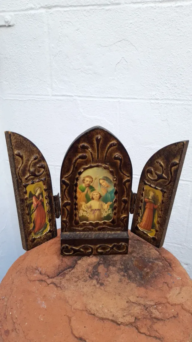 Trittico d'altare con angeli in bronzo dorato