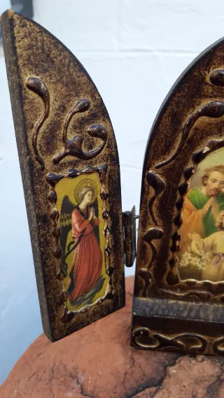 Tríptico retablo benditera dorado bronce ángeles