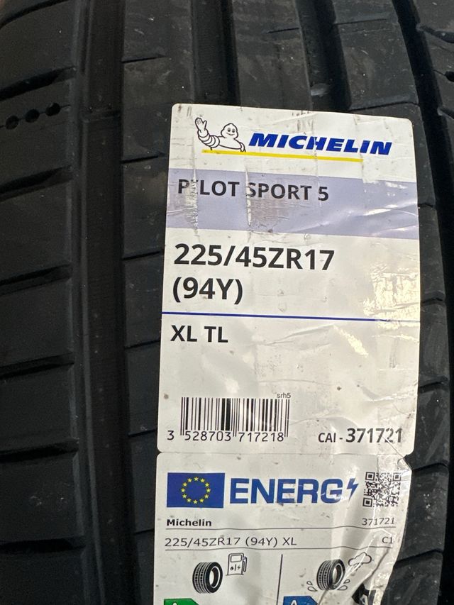 Michelin Pilot Sport 5 225/45ZR17 94Y XL