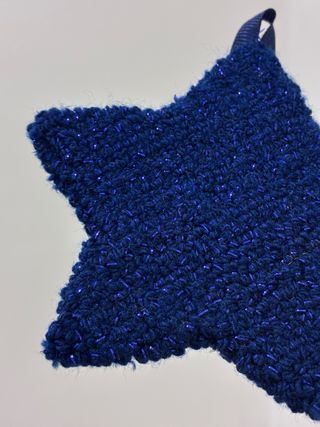 Estrella decorativa azul oscuro con purpurina