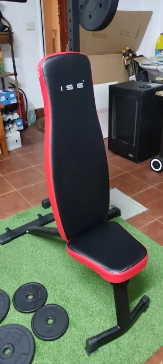 Banco de pesas con barra y discos