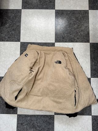 The North Face Reversible Borreguito Nuptse