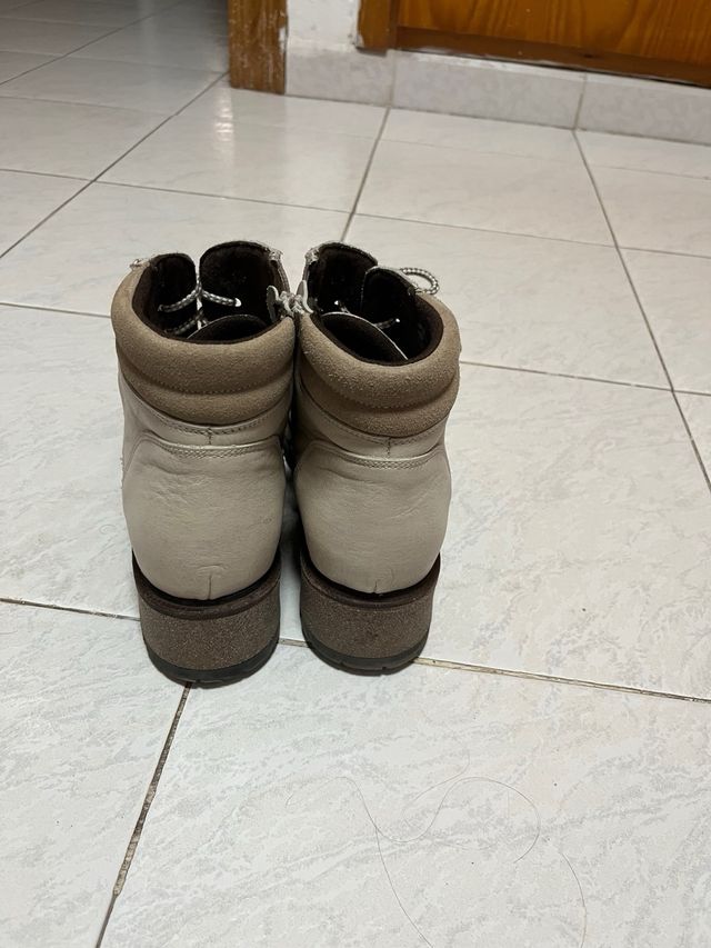 Botines Beige con Cordones