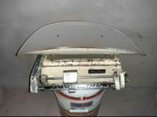 Báscula antigua para bebés - Años 60 ver leer