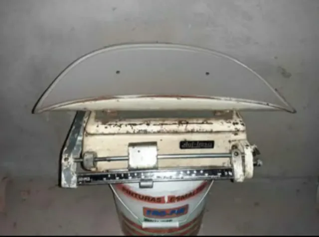 Báscula antigua para bebés - Años 60 ver leer