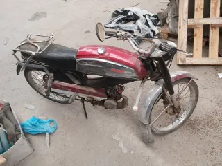 Mobylette Clásica Roja, sin documentos