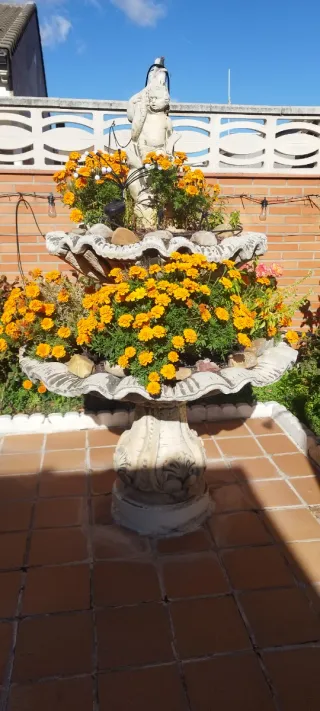 Fuente de piedra decorativa