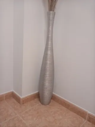 Jarrón alto decorativo plateado