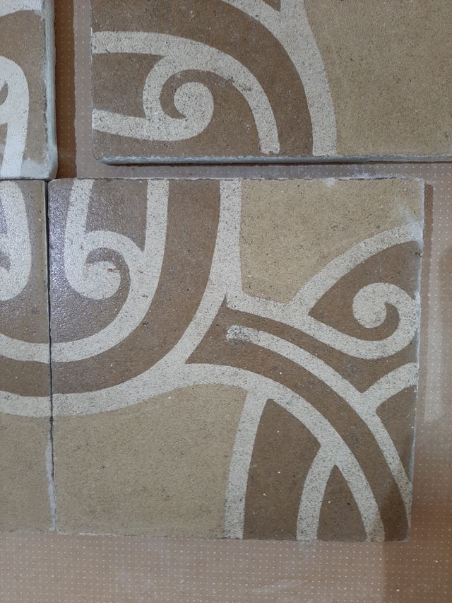 Baldosa hidráulica 1920 marrón, beige y blanco