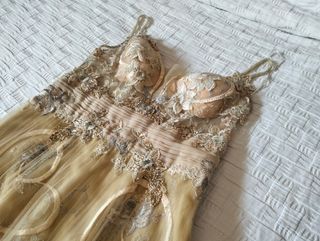 Vestido Elegante Beige y Dorado