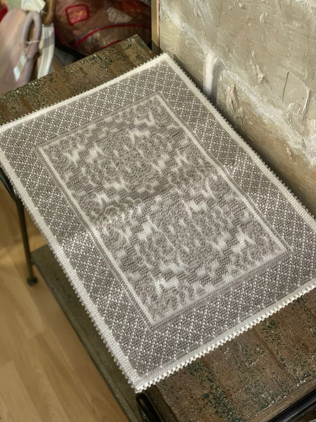Tappeto in cotone beige e grigio