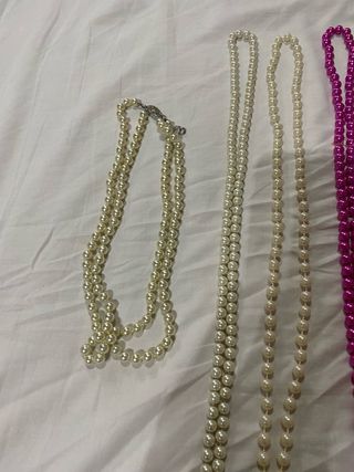 Collane perle bianche, rosa e nere