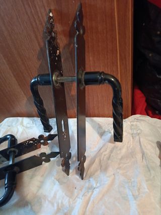 Manillas de puerta negras forjadas
