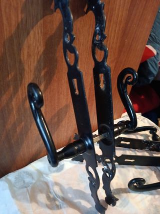 Manillas de puerta negras forjadas