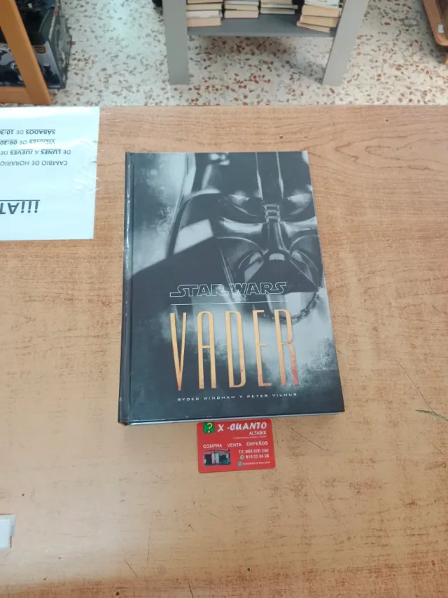 LIBRO ILUSTRADO STAR WARS VADER