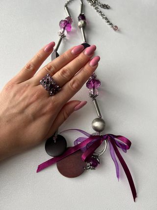 Conjunto collar y anillo bisutería morado