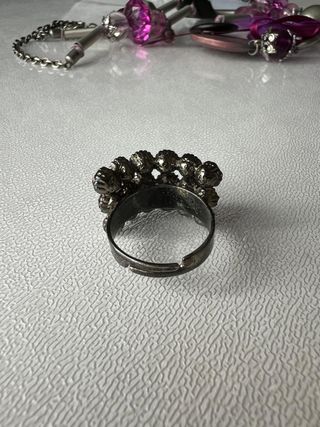 Conjunto collar y anillo bisutería morado