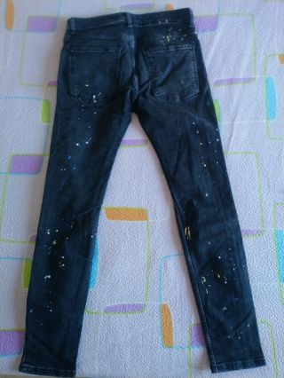 Pantalón Bershka negro con pintura