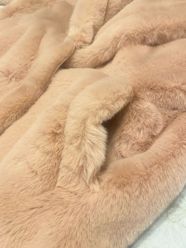 Abrigo de pelo rosa talla única