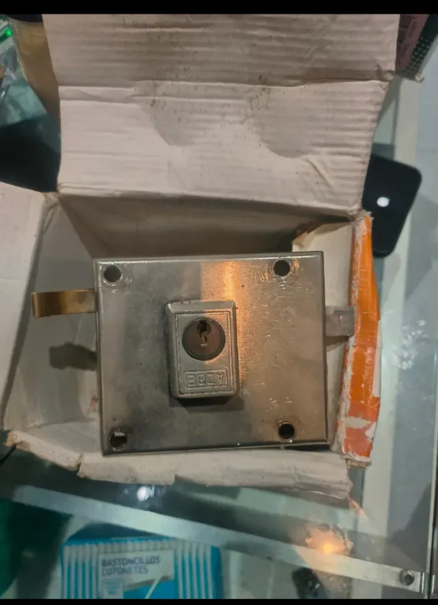 Cerradura Azbe Antiplanca con llaves