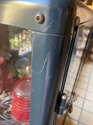 Vitrina azul vintage de metal y cristal.