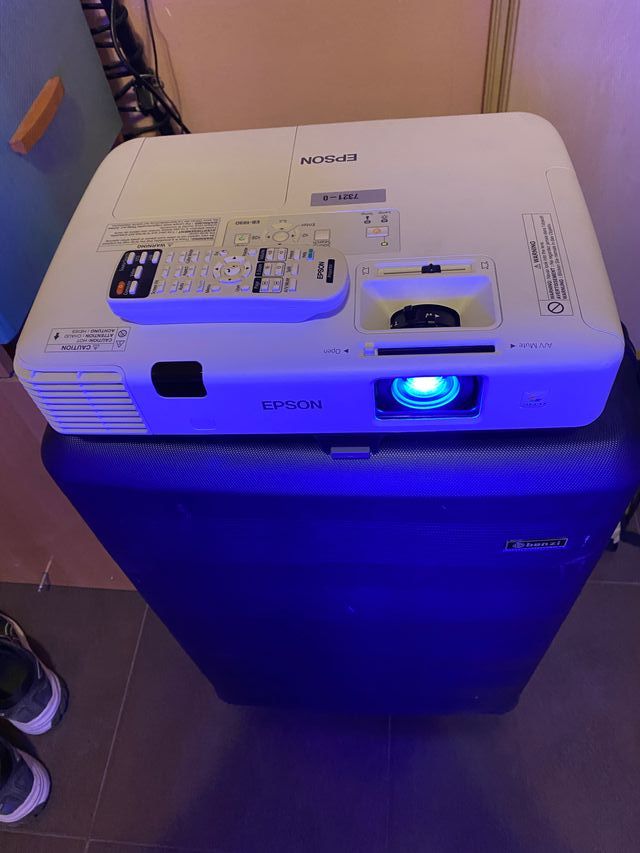 Proyector Epson EB-1930 Full HD 1080p