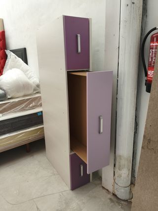 Cajonera blanca y morada