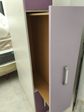 Cajonera blanca y morada