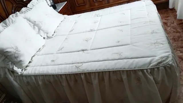 Colcha edredón 1.35 y cortina 