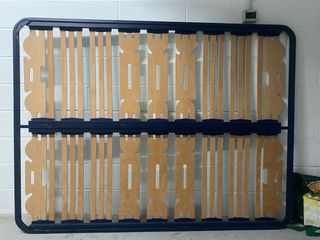 Somier de cama metálico y de madera