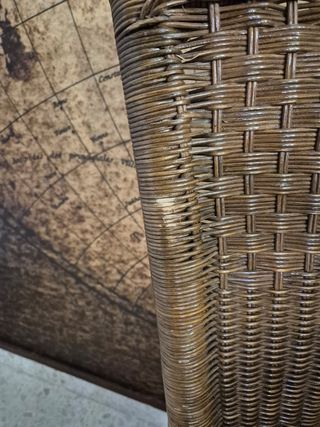 Silla de comedor de mimbre y madera